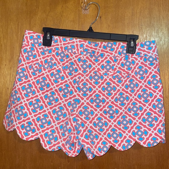 •CROWN & IVY•PINK/BLUE/WHITE GEOMETRIC PATTERN SCALLOPED HEM SHORTS SIZE 12P EUC - Picture 3 of 11